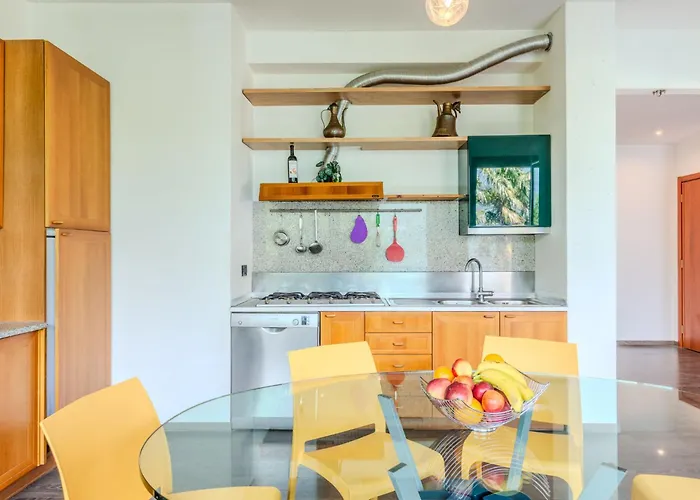 Iris By Interhome Lägenhet Dervio